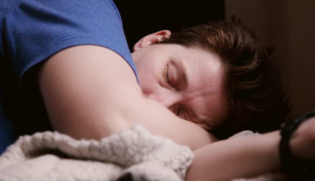 Sering Mengantuk di Siang Hari? Ini 5 Manfaat Tidur Siang bagi Kesehatan Tubuh